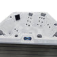 Jacuzzi Hydra 200 con panel digital y chorros visibles.