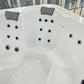 Jacuzzi Hydra 200 compacto con botones negros.