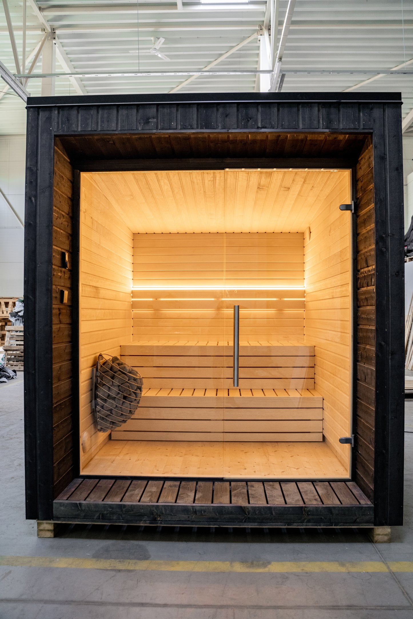 Sauna de madera LUMI, diseño nórdico minimalista.