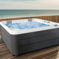 Jacuzzi exterior Hydra 215 en una cubierta.