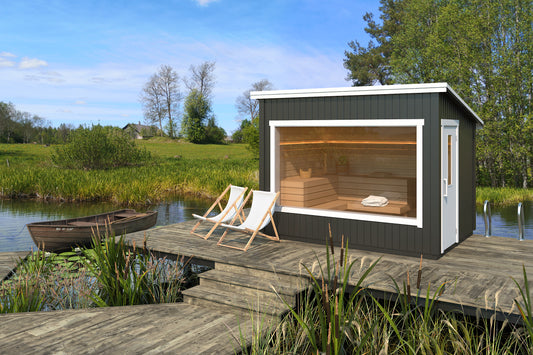 Saunamo Sauna al aire libre Modular en una cubierta con sillas.