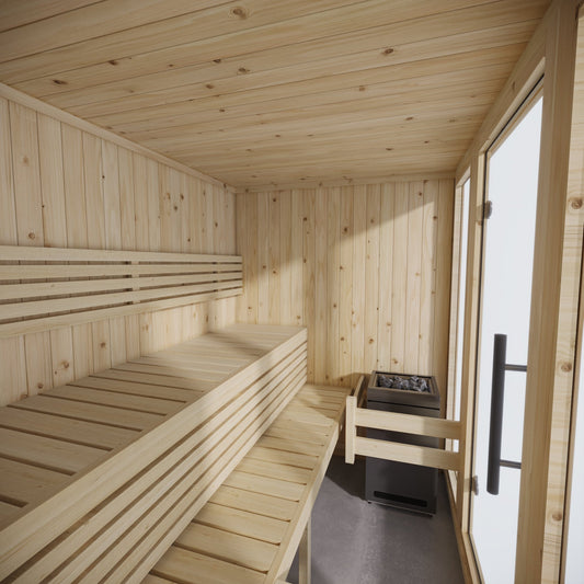 Amplia sauna interior de madera con ventanas y bancos.